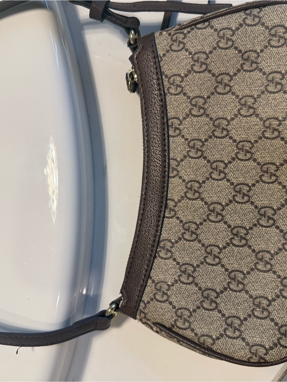 1.1 Gucci Beige and Brown GG Supreme Shoulder Bag with Gold Hardware - Picture 2 of 7